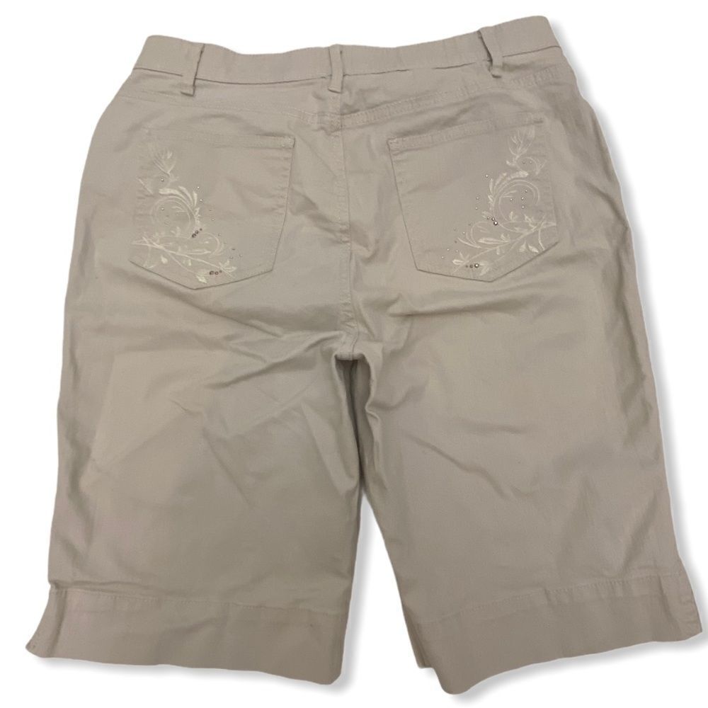 Gloria Vanderbilt Sheila Tan Bermuda Shorts - Picture 12 of 12